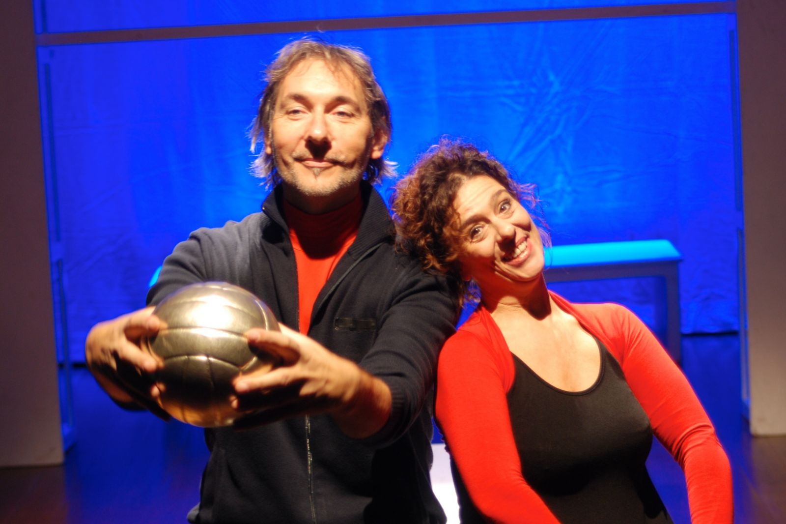 Il volley incontra il teatro. A Rapolano il 12 dicembre arriva “La leggenda del pallavolista volante”