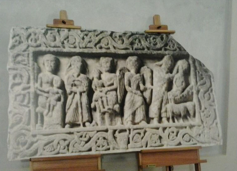 San Quirico d’Orcia lancia la staffetta dell’arte per tornare in possesso del bassorilievo del 1150