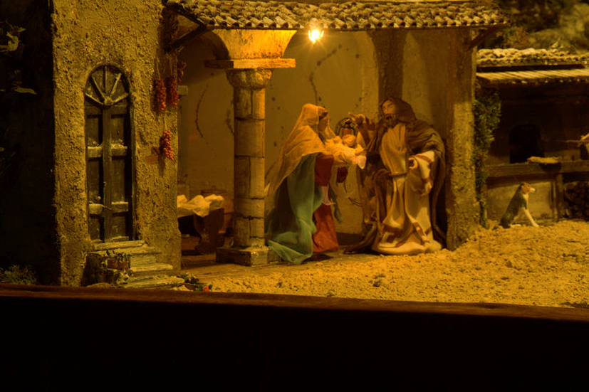 Rapolano capitale del presepio. Gesù bambino nasce ai piedi di Porta Nuova