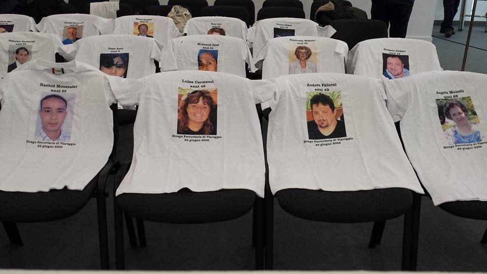 Strage di Viareggio, la protesta dei familiari delle vittime contro il rischio prescrizione