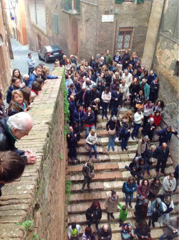 In mille alle “Passeggiate d’autore” a Siena, l’assessore Pallai: «La cultura come  …