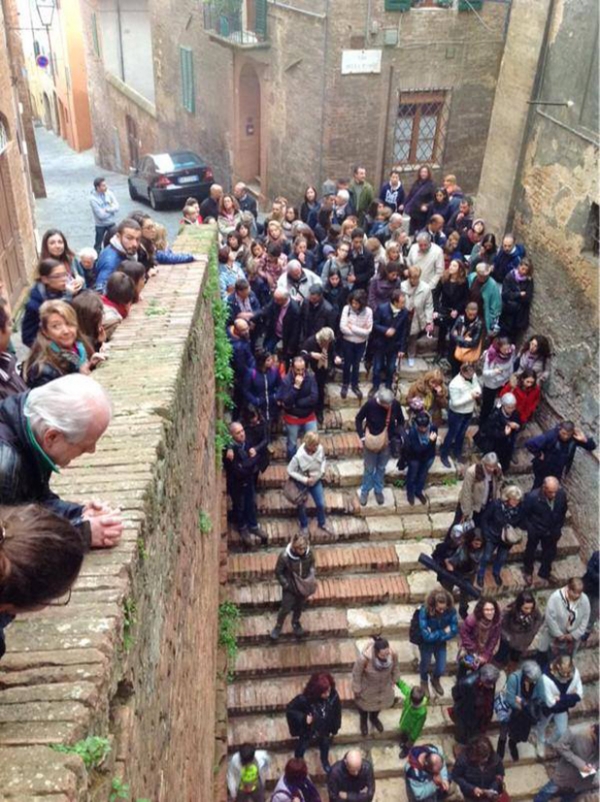 In mille alle “Passeggiate d’autore” a Siena, l’assessore Pallai: «La cultura come  …
