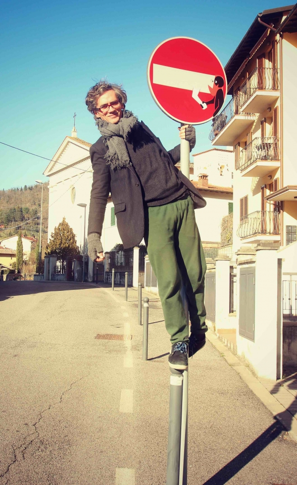 Clet Abrahm tra regole e libertà, il 31 gennaio inaugurazione a Dicomano della mostra “Segnali”