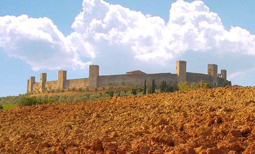 Sabato di festa con giullari, musici e saltimbanchi al Castello