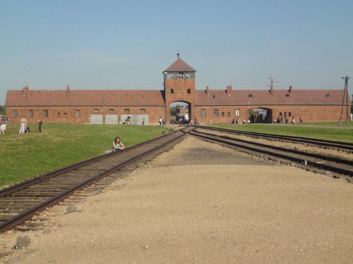 Parte il Treno della Memoria, un «testimone di civiltà» dalla Toscana verso Auschwitz