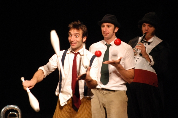 “Clown in libertà” il 22 febbraio,  musica e acrobazie a Abbadia Isola con “Teatro …