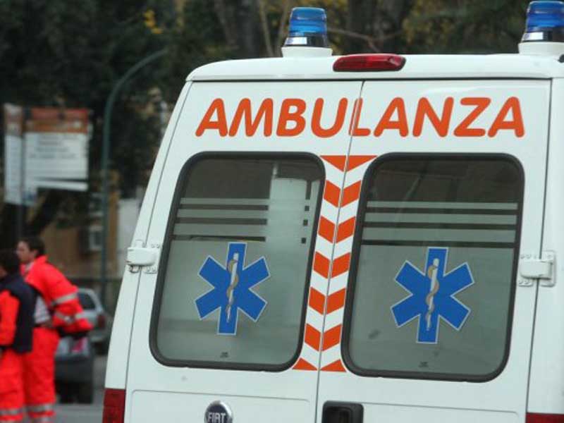 L’incidente. Bus per disabili in scarpata, 3 feriti. Tra loro anche una bambina