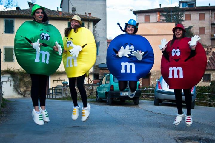Maschere, coriandoli e musica carioca in piazza. Nel paese del Garbo è “Carnevale di Meio”