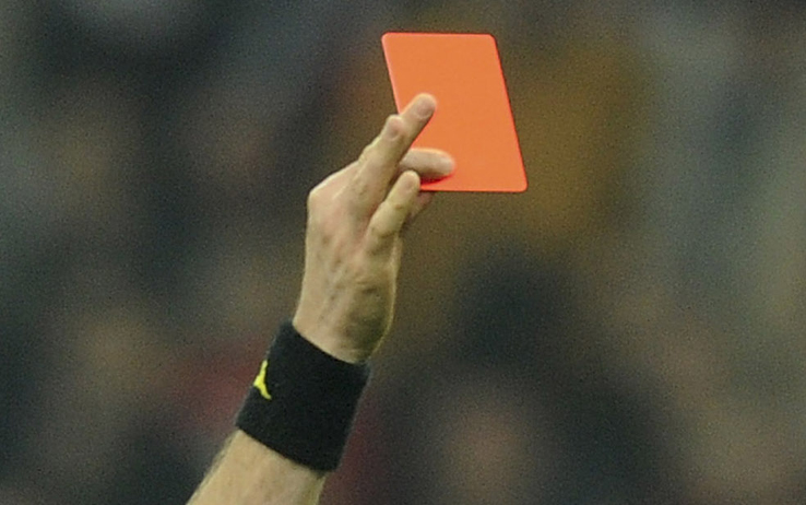 Aggredì l’arbitro che espulse suo figlio, 5 anni di Daspo per il papà-ultrà