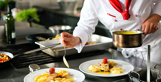 Natale da gourmet. Chef stellati, Auser e Carabinieri insieme per un progetto solidale per gli anziani soli