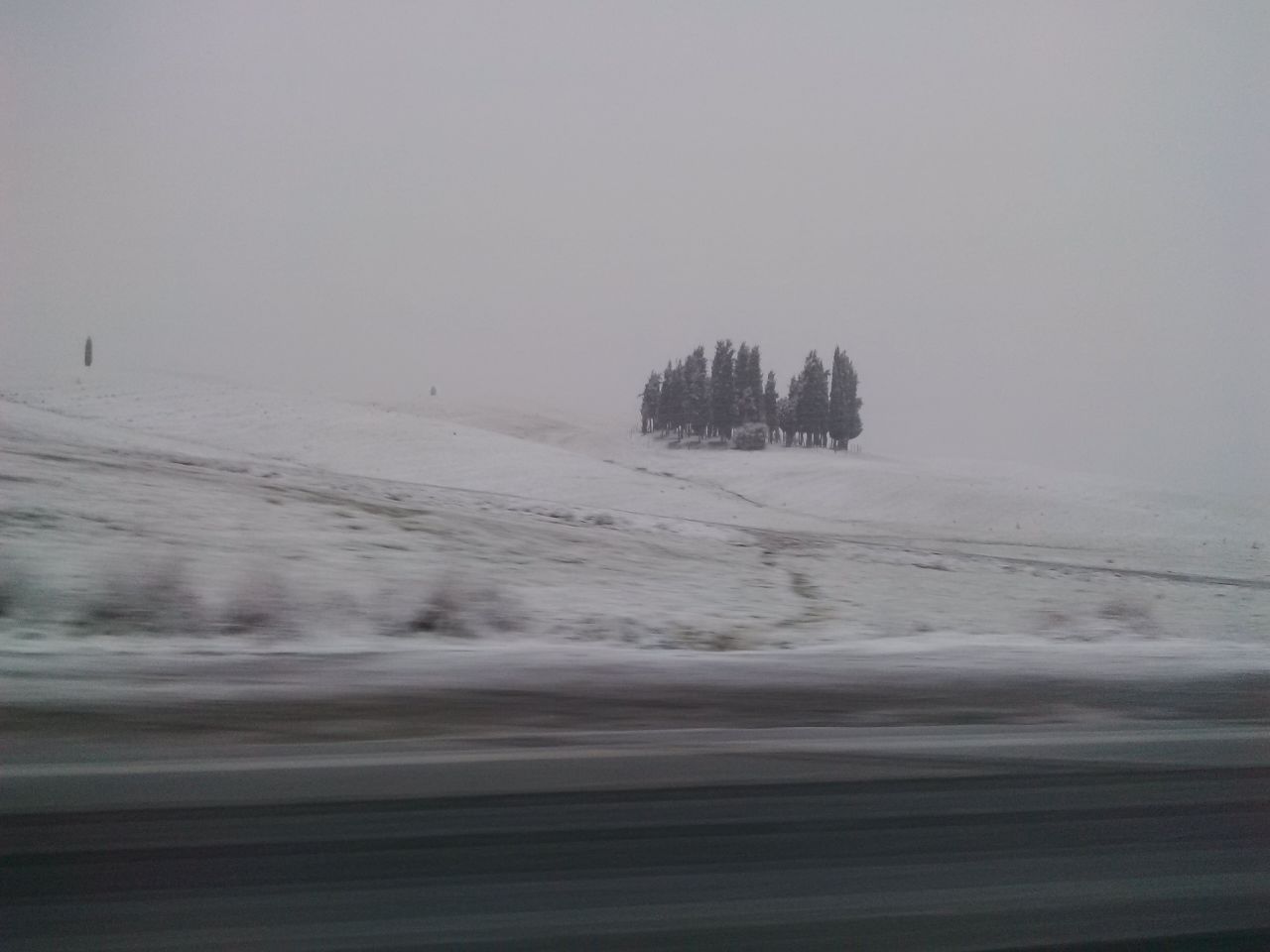 Neve e raffiche di vento, la Toscana sotto la morsa del maltempo