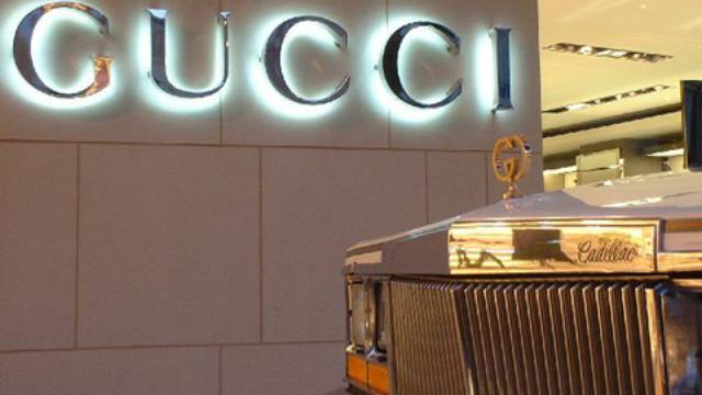 Gucci, donazione di oltre 7mila euro alle scuole alluvionate di Carrara