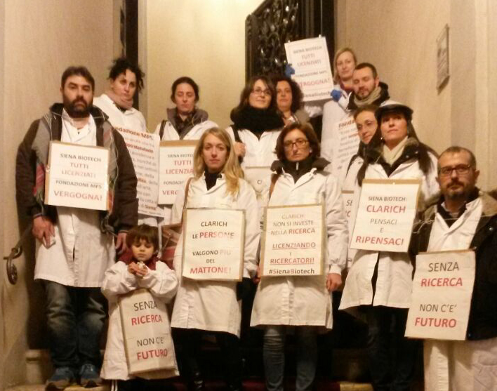 Siena Biotech, lavoratori protestano davanti alla sede della Fondazione Mps