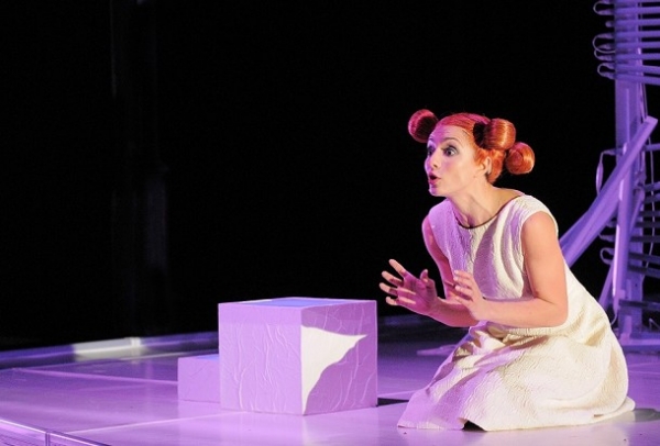 Ambra Angiolini l’11 marzo a Campi Bisenzio, in scena con “La misteriosa scomparsa di W”