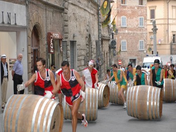 Pace e tolleranza in un’opera d’arte, a Montepulciano il Bravìo 2015 dedicato alla Prima …