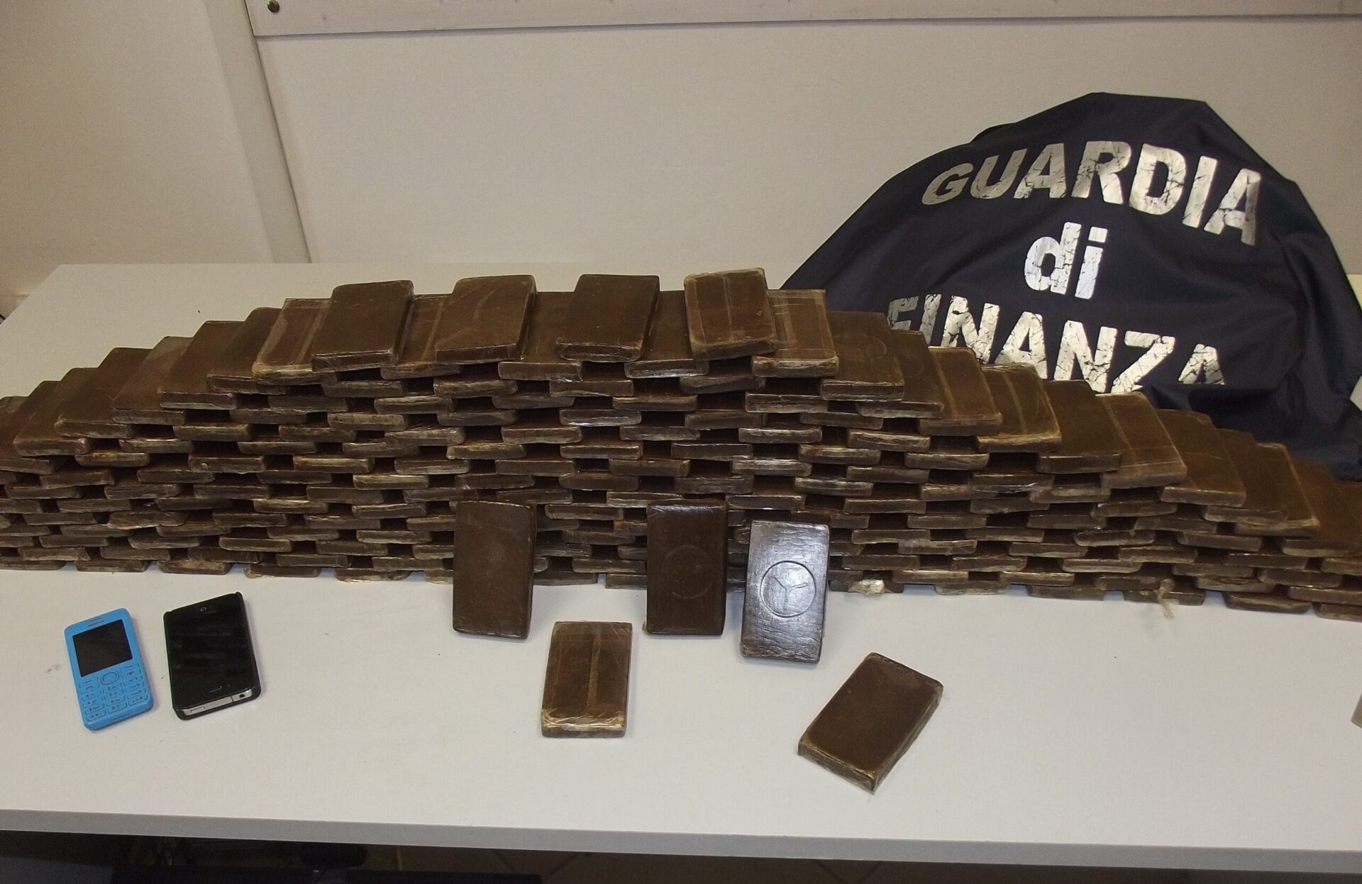 Droga nelle ruote di scorta. Stroncato traffico da Torino all’Elba, 4 arresti