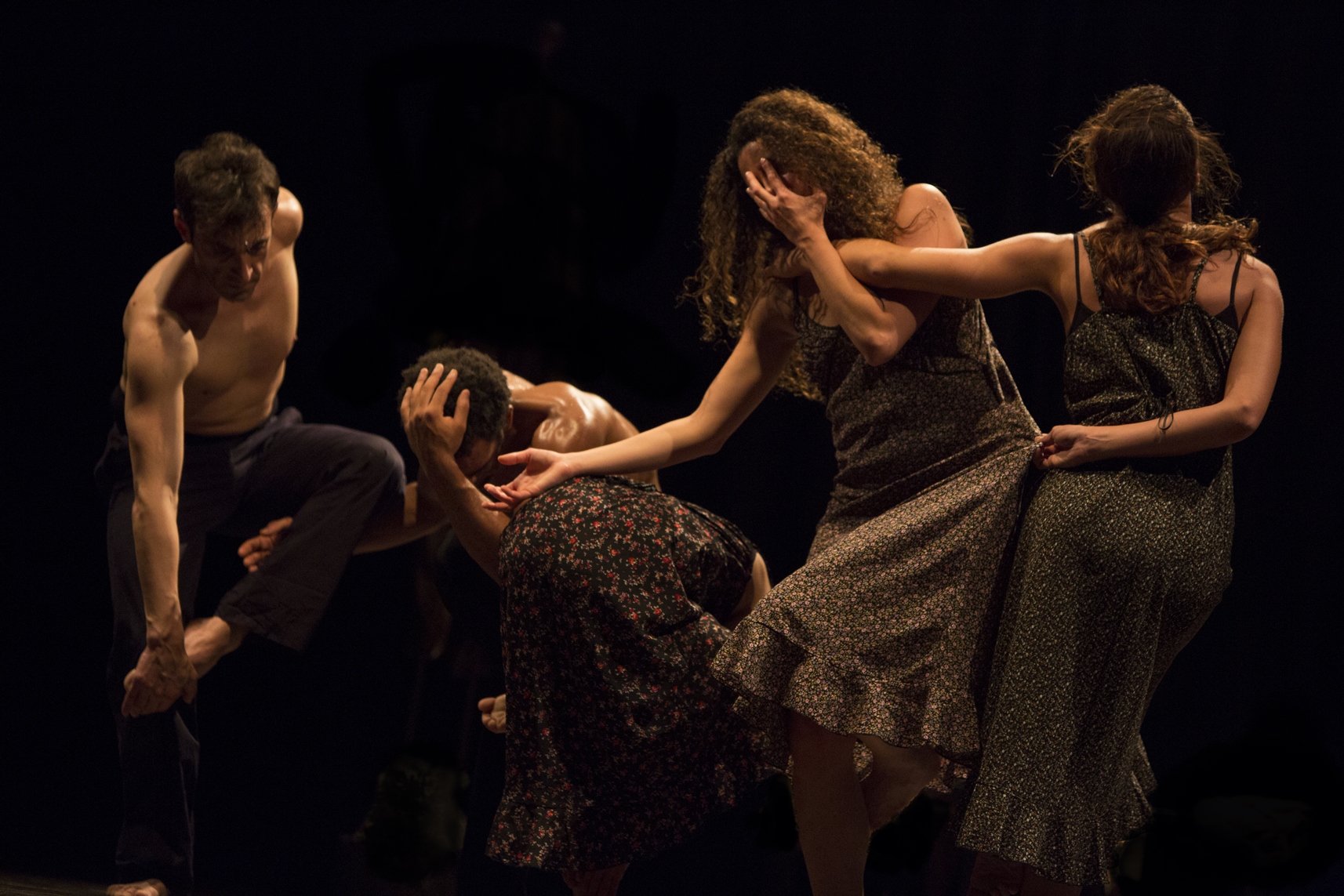 Festa della donna a teatro con “Dimmi che mi ami”. Arte e spunti di riflessione si fondono sul palco