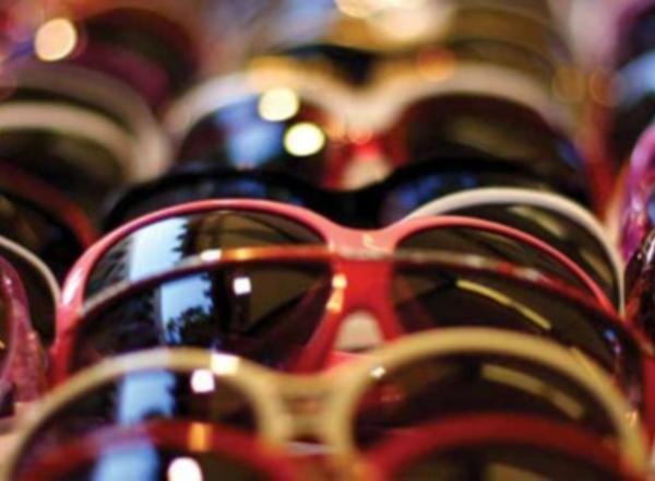 Maxi furto di occhiali. Ladri in fuga con bottino da 50mila euro