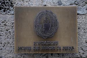 fondazione del monte dei paschi di sienanella foto: targa ingresso