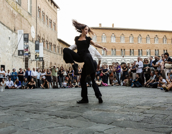 “Danze, immagini e riflessioni su storia, politiche e azioni”, laboratorio al via a Siena