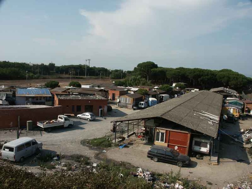Ordine di sgombero. Appello delle famiglie rom al Comune di Pisa: «Dateci un tetto»
