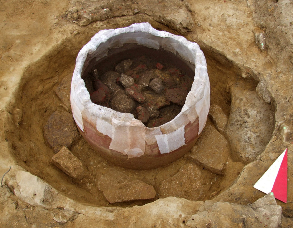 Una tomba da 3mila anni. A Volterra riaffiora antica sepoltura in vaso