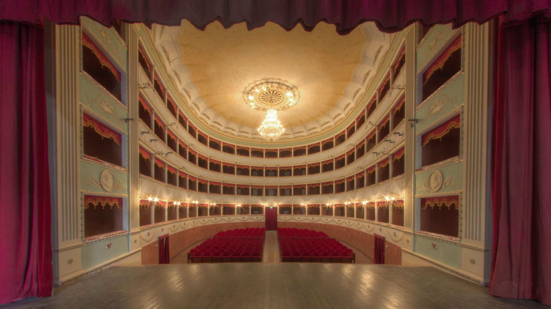 Dopo dieci anni di attesa il Teatro Petrarca torna alla città di Arezzo