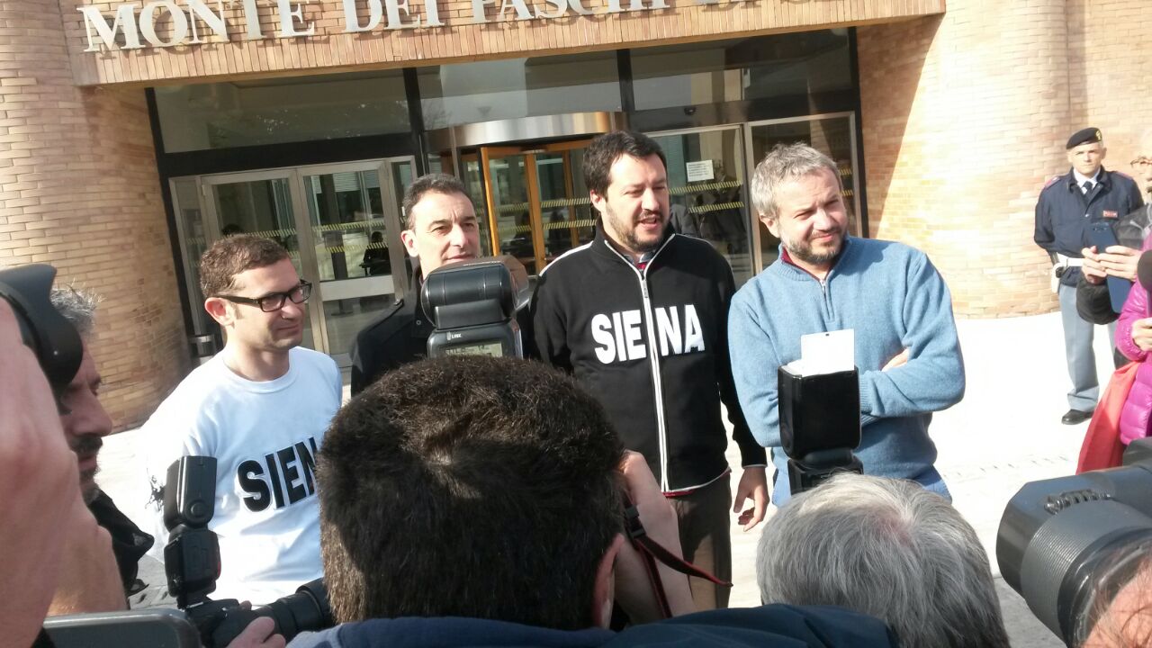 Affondo di Salvini su Mps. «Renzi restituisca i quattrini altrimenti è solo un chiacchierone»