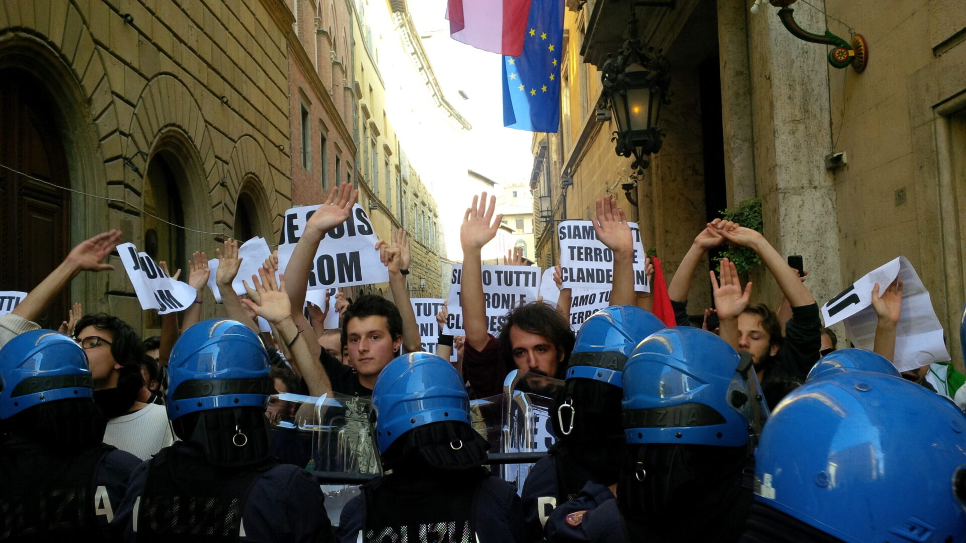 Scontri a Siena. Sì – Toscana: «Incomprensibile il comportamento delle forze dell’ordine»