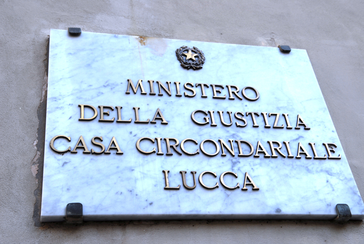 «Voglio tornare in carcere». Stanco dei litigi con la convivente, preferisce la cella ai domiciliari