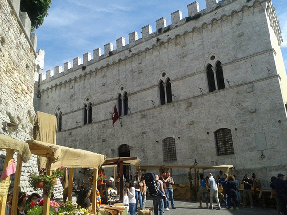 Il Castello di Serre si immerge nella sua storia. Al via il Serremaggio 2015