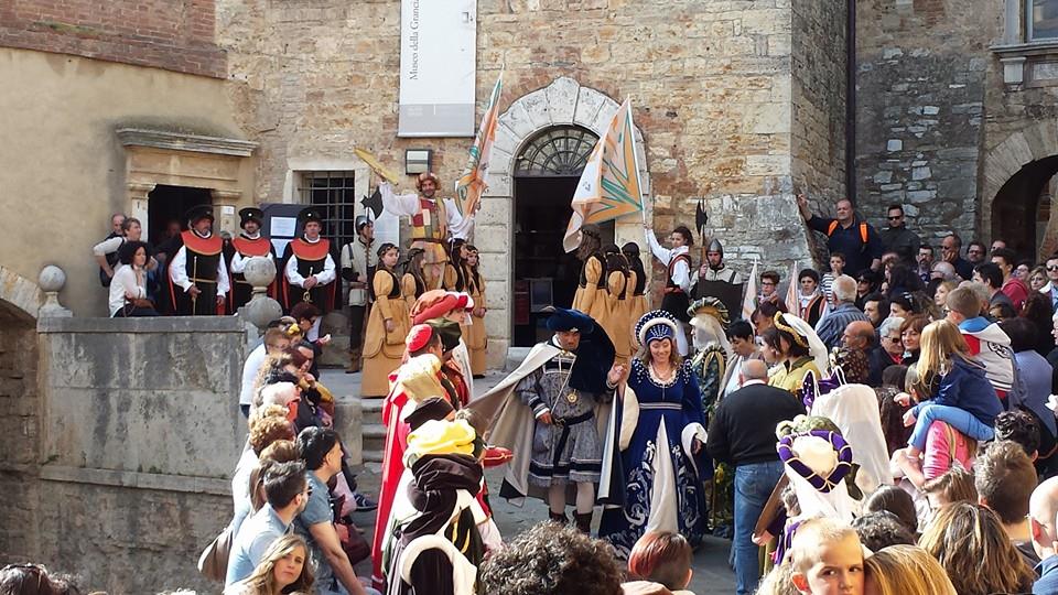 Passato e presente si fondono dentro le mura. La storia di Ciambragina rivive al Serremaggio