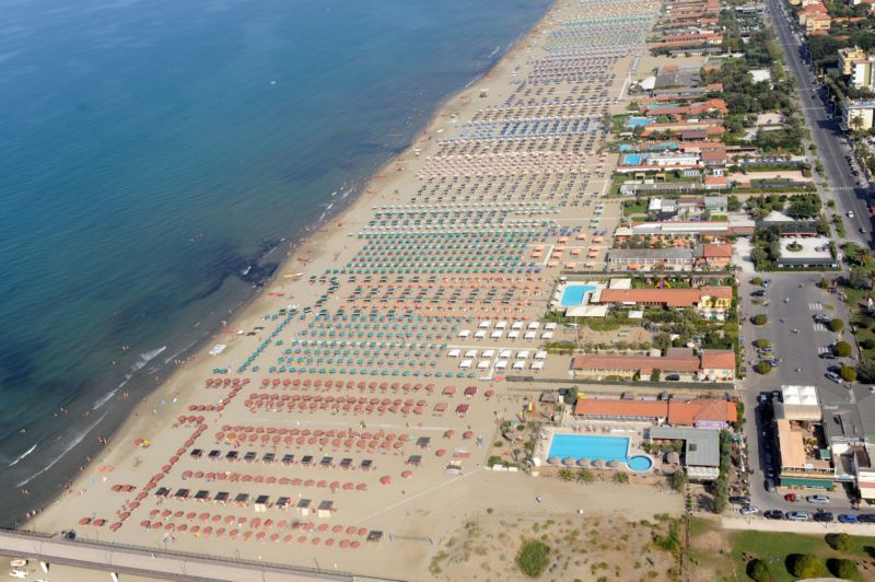 Mare sporco. Controlli Arpat, scatta il divieto di balneazione a Marina di Pietrasanta