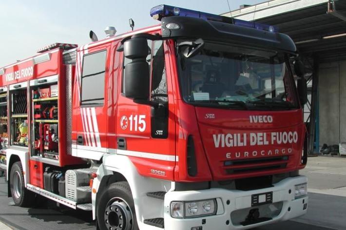 Intrappolato dalle fiamme. Incendio a Castelfiorentino, anziano salvato dai Vigili del Fuoco