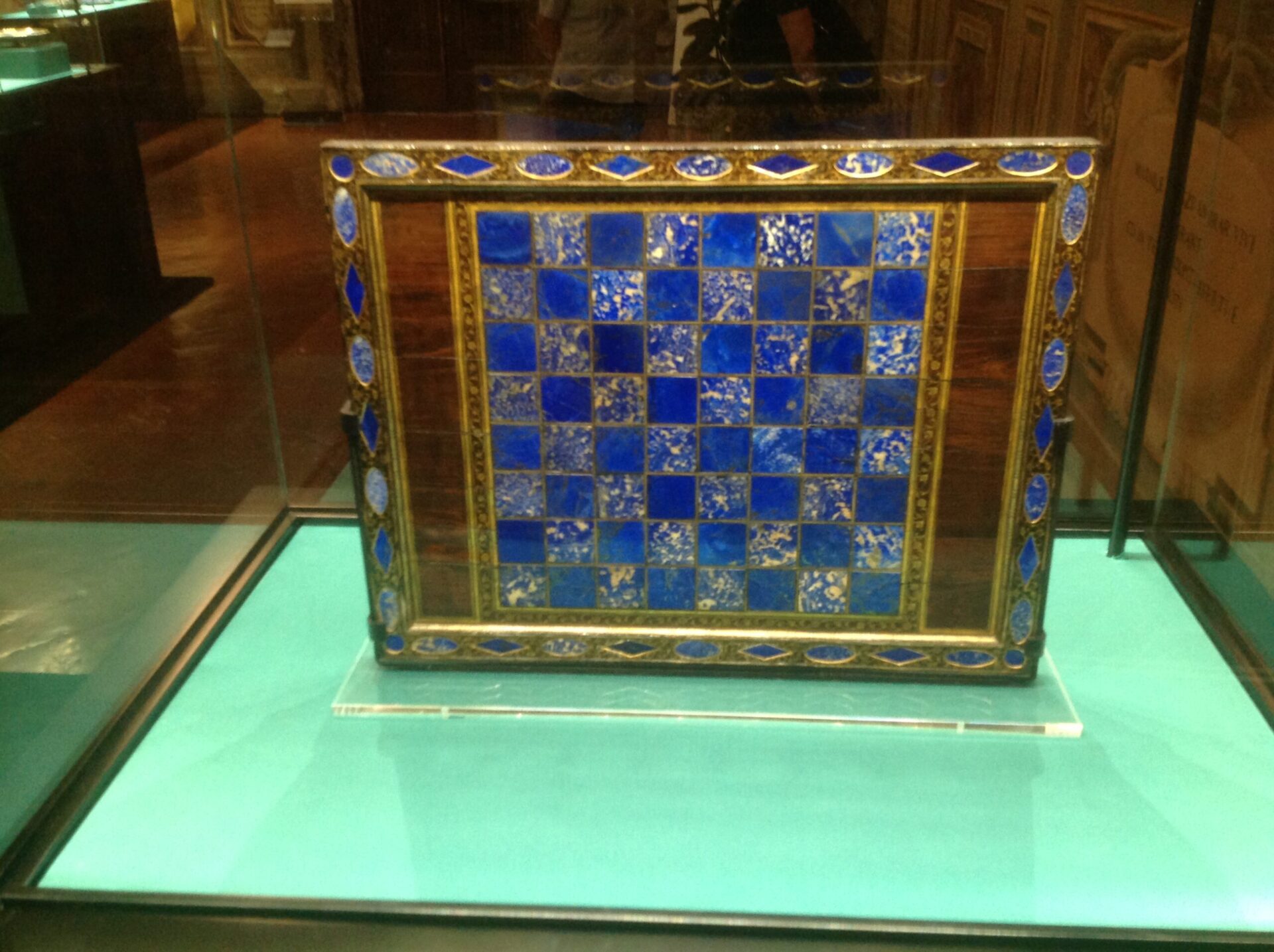 Magia blu. A Palazzo Pitti la mostra dedicata al raro e prezioso lapislazzulo