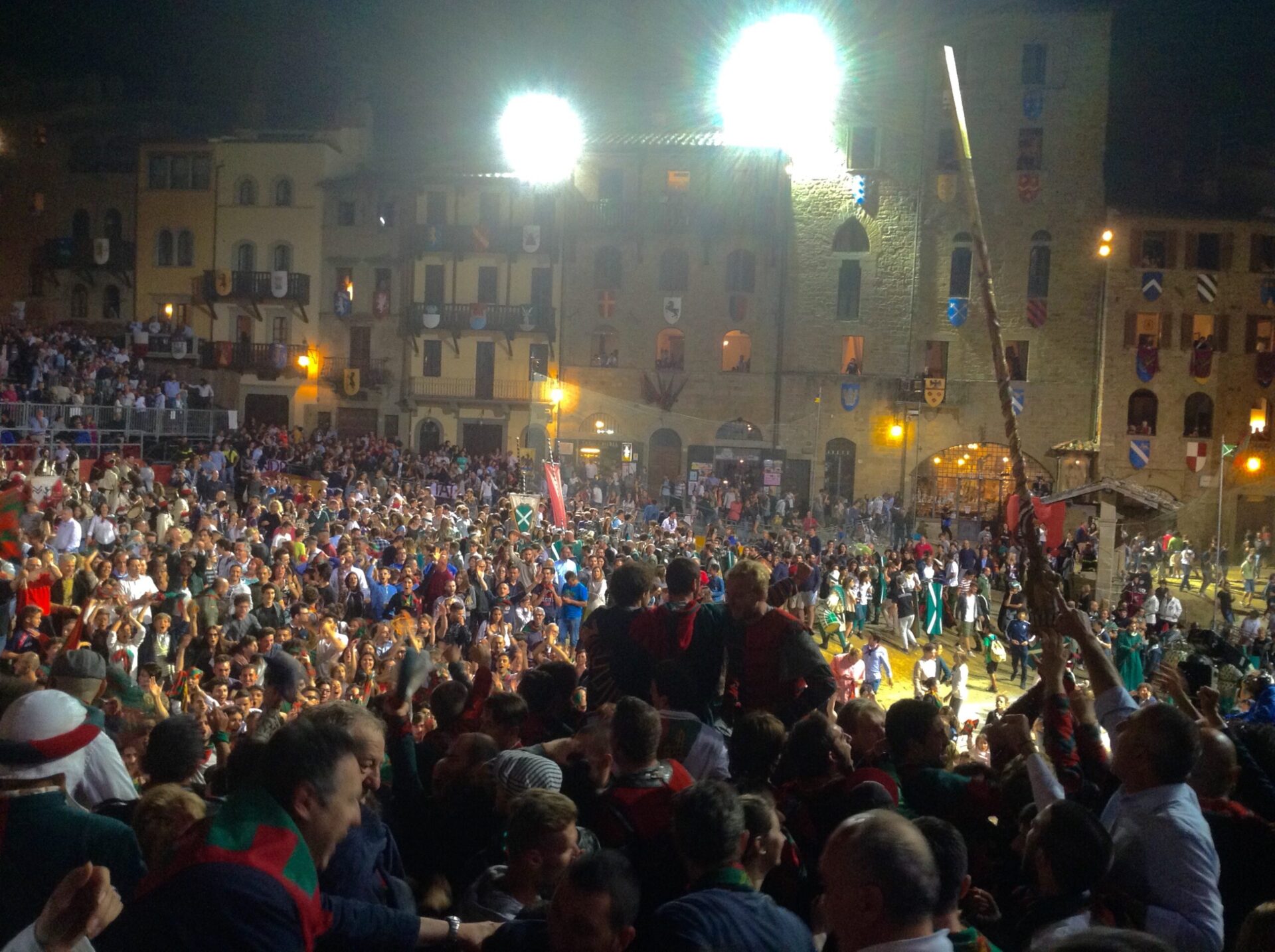 Saracino rosso-verde. Ad Arezzo Porta Crucifera vince la Giostra
