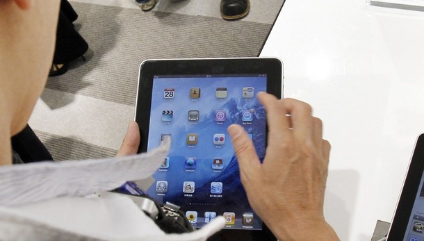 Traditi dalla tecnologia. Ipad rubato fa scoprire centrale di spaccio, 2 arresti