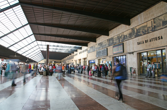 L’aggressione. Addetta alle biglietteria Fs assalita in stazione, bloccato un uomo