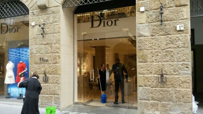 Furto griffato. Svaligiata boutique Dior, refurtiva da 100mila euro