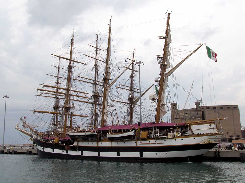 Mollare gli ormeggi. Marina Militare, salpati gli allievi dell’Accademia navale