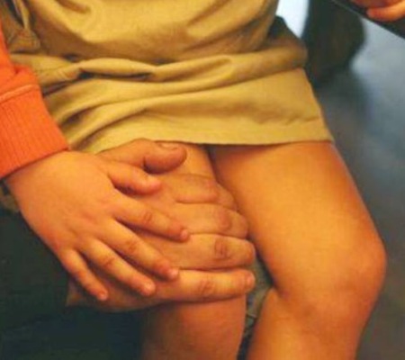 La lunga mano del ‘mago’. Amico di famiglia abusa di bambina, condannato