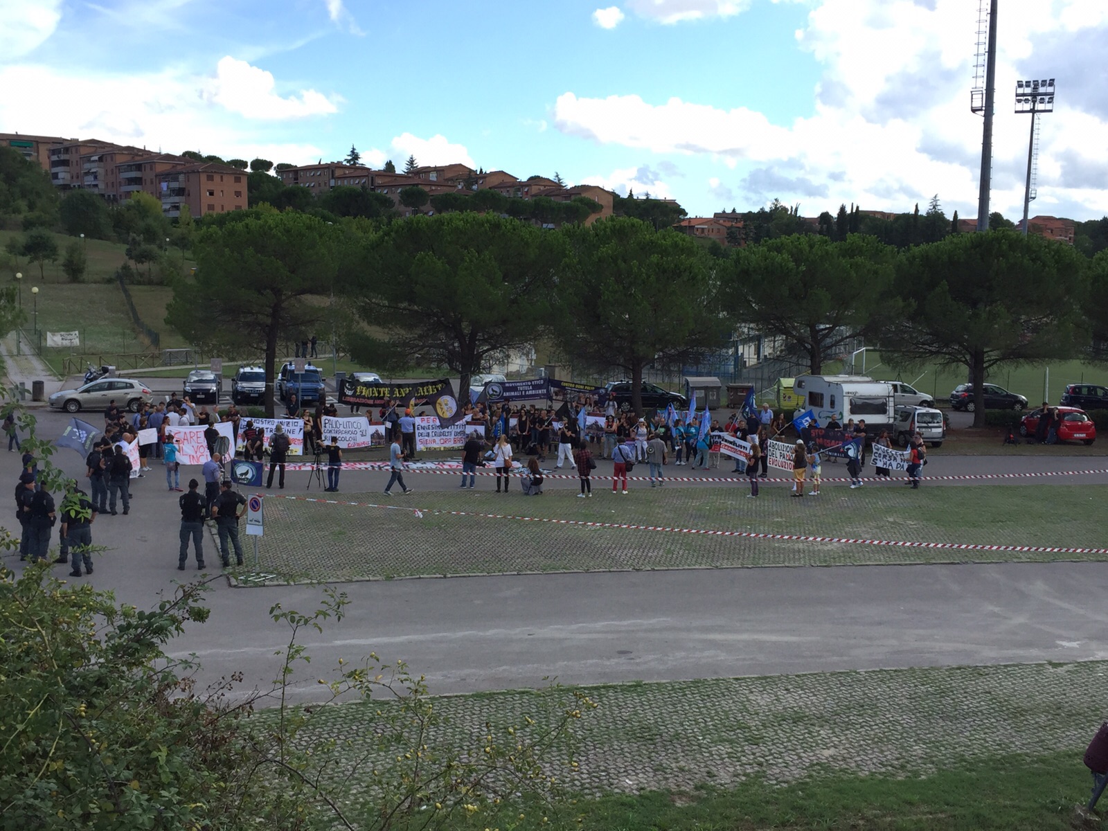 Contro il Palio. In 100 a Siena per chiedere l’abolizione della corsa