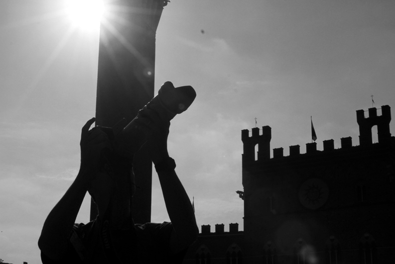 Siena col fiato sospeso. Il Palio regala per la prima volta nel nuovo secolo un giorno in più. Ad agosto non accadeva da 35 anni