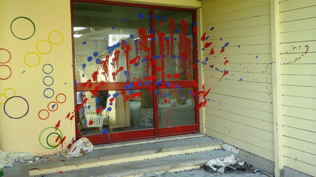 Vandali per noia. Dieci minori denunciati per aver devastato una scuola