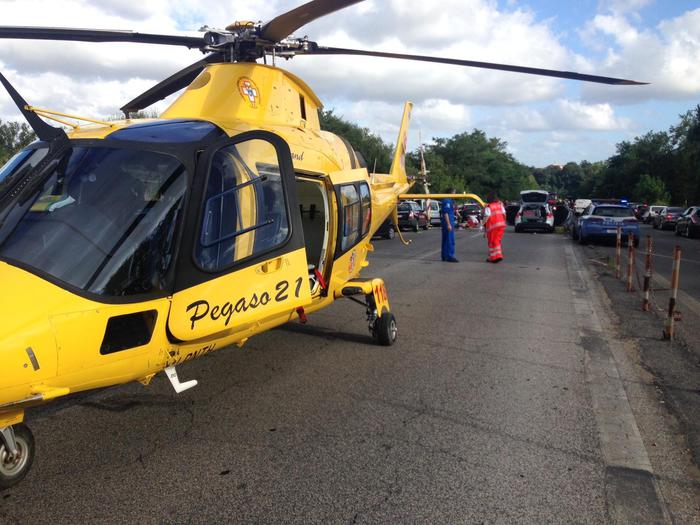 Incidente sul lavoro. Colpito da palo della luce, operaio 25enne ricoverato in ospedale
