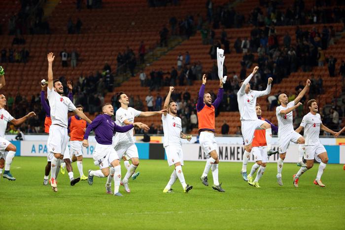 Fiorentina da sogno. Vittoria sull’Inter e primo posto. Della Valle:«Dedicato ai tifosi»