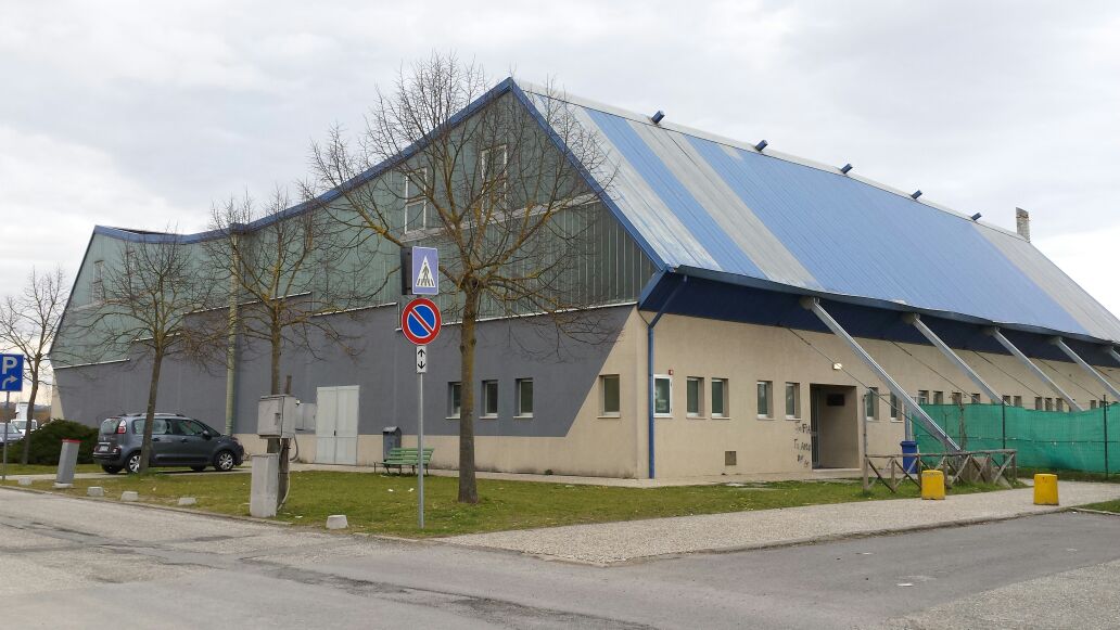 Il palazzetto dello sport si rifà il look