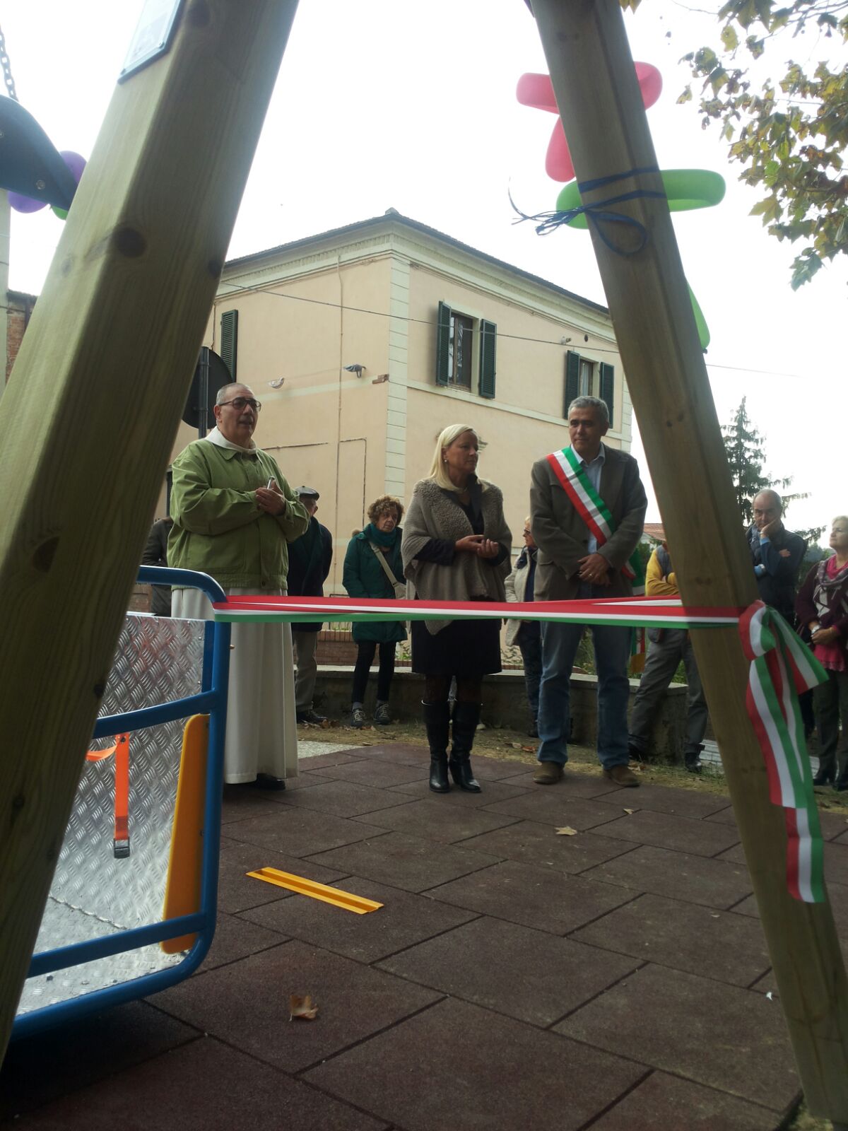 Per un divertimento senza barriere, altalena per bambini disabili nel Parco della Rimembranza