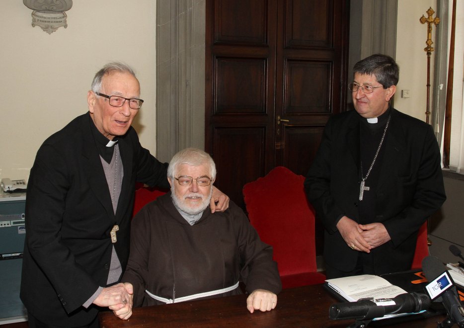 Il Papa a Firenze. Detenuti di Sollicciano offrono l’altare per Francesco
