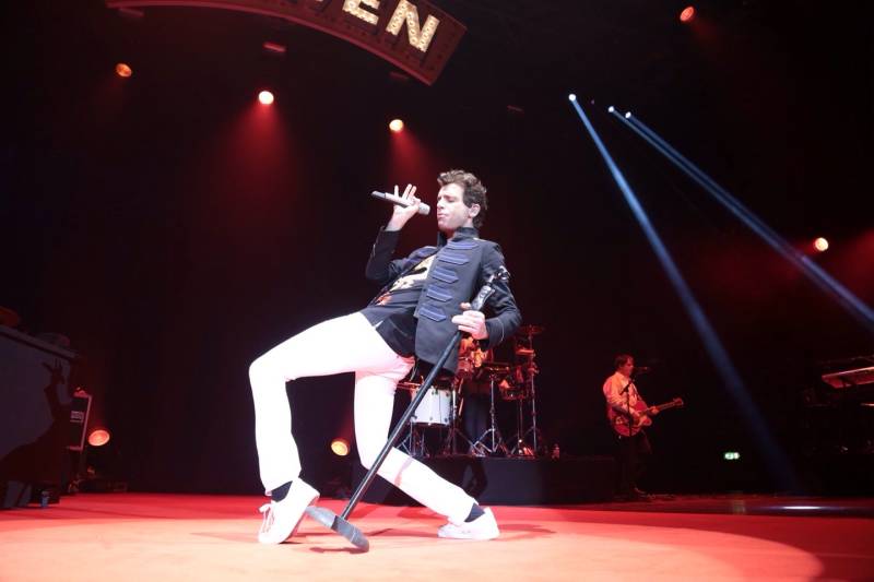 In ottomila per Mika. Firenze in delirio, apertura del concerto con una preghiera per la tolleranza